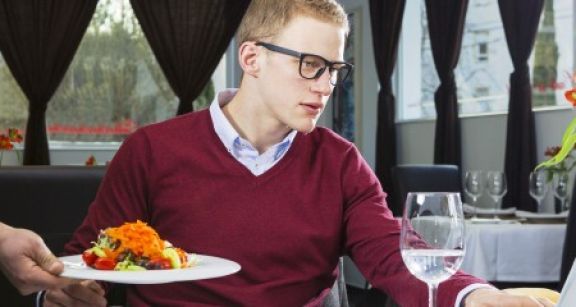 Frais de repas d&eacute;ductibles : les seuils pour 2016