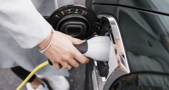 Voiture de fonction : faut-il passer &agrave; l’&eacute;lectrique ?