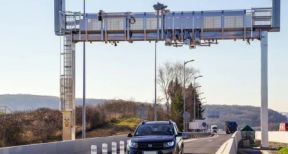 Les autoroutes exp&eacute;rimentent la circulation en « flux libre »