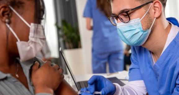 Le d&eacute;veloppement des infirmiers en pratique avanc&eacute;e encourag&eacute; par l’IGAS et le minist&egrave;re de la Sant&eacute;