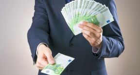 Les dirigeants de soci&eacute;t&eacute;s &eacute;chappent-ils &agrave; la taxe sur les salaires ?