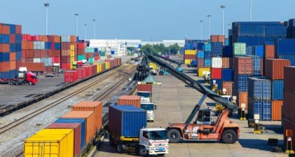 En 2021, le solde commercial de la France s’est &eacute;tabli &agrave; -84,7 Md€