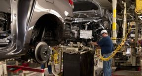 Renault et Stellantis : les syndicats jugent les hausses de salaires propos&eacute;es trop faibles