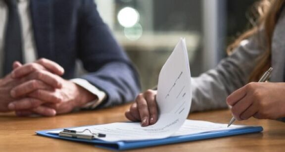 Vente d’un fonds de commerce : les dettes sont-elles transmises &agrave; l’acqu&eacute;reur ?