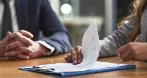 Vente d’un fonds de commerce : les dettes sont-elles transmises &agrave; l’acqu&eacute;reur ?