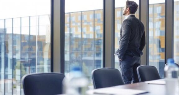 Taxe sur les salaires : quid de la r&eacute;mun&eacute;ration des dirigeants de holdings mixtes ?