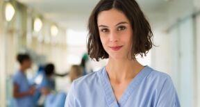 Infirmiers : &eacute;largissement des actes des infirmiers en pratique avanc&eacute;e