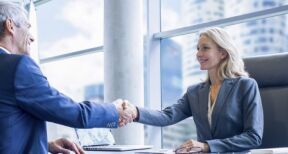 Quand une soci&eacute;t&eacute; est engag&eacute;e par un salari&eacute; agissant comme son mandataire