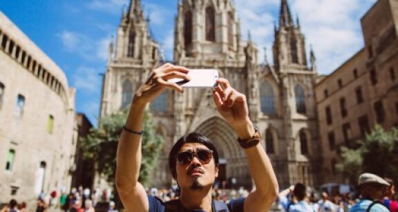 L’activit&eacute; touristique poursuit son redressement