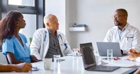 M&eacute;decins : portrait-robot des g&eacute;n&eacute;ralistes exer&ccedil;ant en groupe