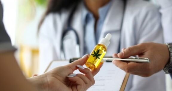 CBD en pharmacie : l’Ordre national des pharmaciens rappelle les r&egrave;gles &agrave; respecter