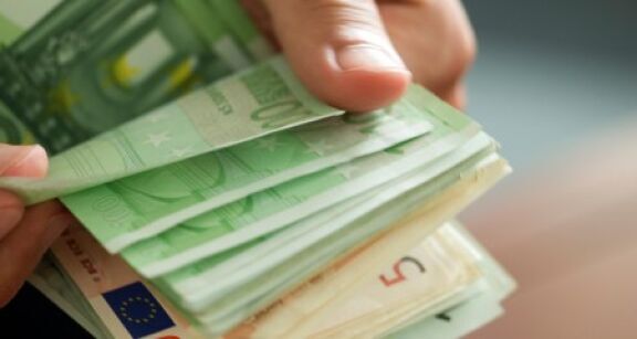 Si vous gagnez plus de 3 673 € par mois, vous &ecirc;tes riche !