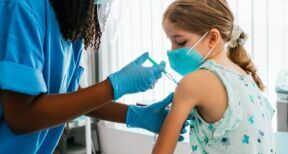 Professionnels de sant&eacute; : vers une extension des comp&eacute;tences vaccinales pour les enfants