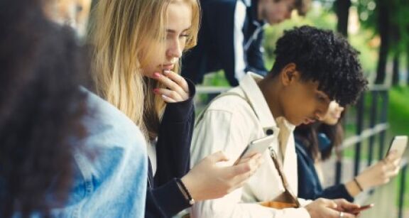Plus de la moiti&eacute; de la population mondiale utilise les r&eacute;seaux sociaux en 2022
