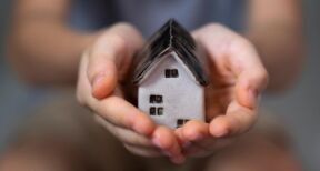 Peut-on faire don du logement de la famille ?