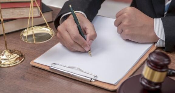 Greffiers des tribunaux de commerce : lutte contre la fraude sociale