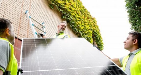 Castorama lance une offre de panneaux solaires « cl&eacute; en main »