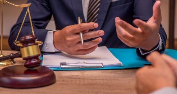 Notaires : recouvrement des cotisations sociales sur les salaires par l’Urssaf en 2023