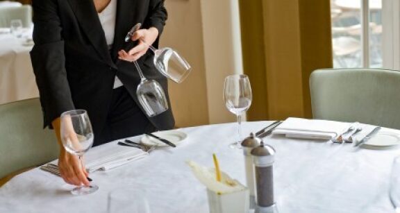 Pr&egrave;s de la moiti&eacute; des restaurateurs songent &agrave; rehausser leurs prix en 2023