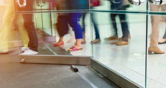 Taxe sur les surfaces commerciales : quid des sas d’entr&eacute;e ?