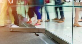 Taxe sur les surfaces commerciales : quid des sas d’entr&eacute;e ?
