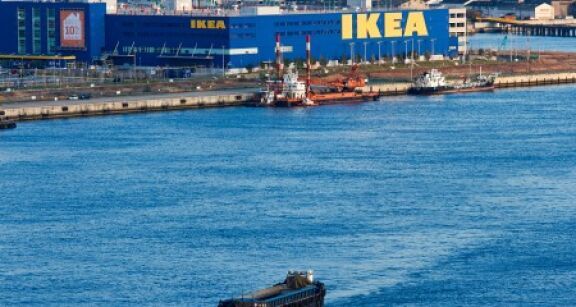 Ikea livre ses clients parisiens par la Seine