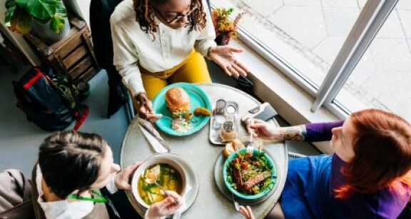 Frais de repas d&eacute;ductibles : les seuils pour 2023