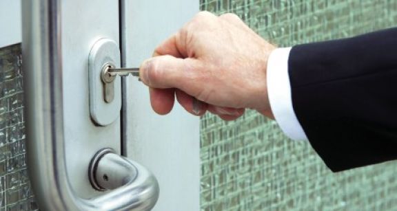 Fermeture estivale de l’entreprise : anticipez vos obligations fiscales et sociales !