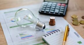 &Eacute;lectricit&eacute; : une hausse moyenne de 84 % est attendue en 2023 pour les professionnels