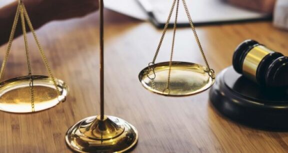 Commissaires de justice, notaires : simplification des formalit&eacute;s en cas de cession de parts sociales