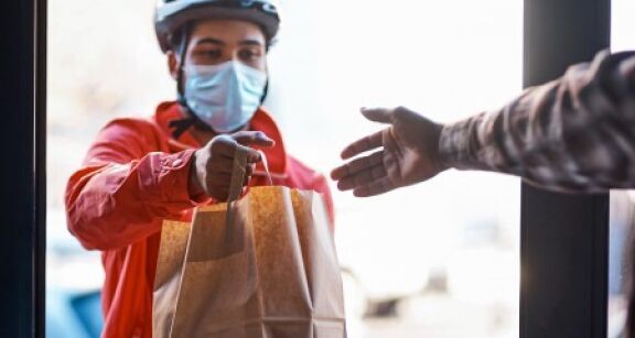 La livraison de repas, une solution de plus en plus pris&eacute;e