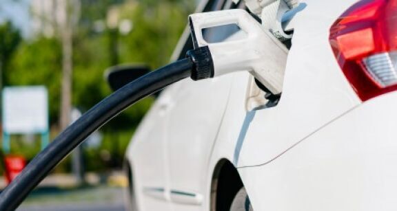 En plein essor, la demande de voitures &eacute;lectriques va r&eacute;duire la demande de p&eacute;trole