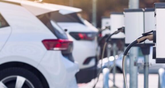 Voitures &eacute;lectriques : 100 000 points de recharge en France