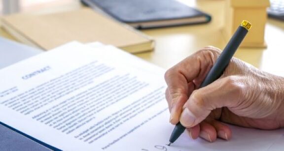 Notaires : obligation de rechercher l’existence d’assurances-vie lors d’une succession