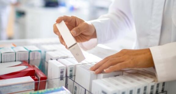 Acc&egrave;s aux m&eacute;dicaments et attractivit&eacute; : la France peut mieux faire