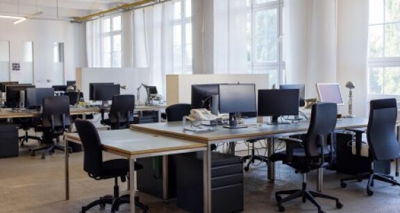 La demande plac&eacute;e de bureaux en &Icirc;le-de-France se replie de 22 % au 1 semestre