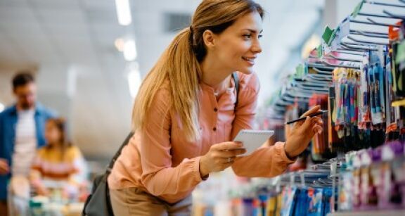 Fournitures scolaires : de nouveaux comportements d’achat face &agrave; l’inflation
