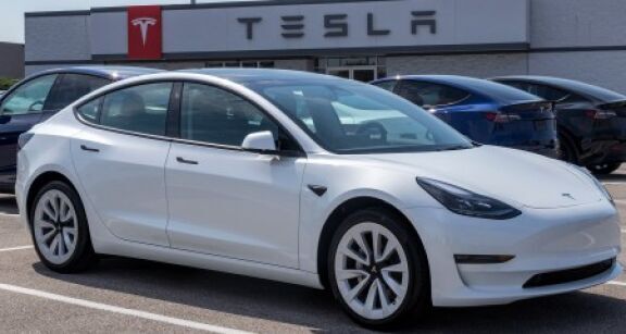 Tesla : la Model 3 fait peau neuve
