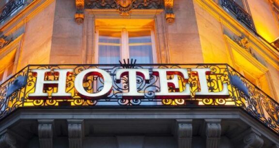 Qui, bailleur ou locataire, doit supporter le co&ucirc;t des travaux prescrits par l’administration ?
