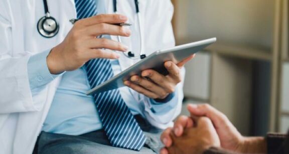 Professionnels de sant&eacute; : un projet de strat&eacute;gie nationale de sant&eacute; pour 2023-2033