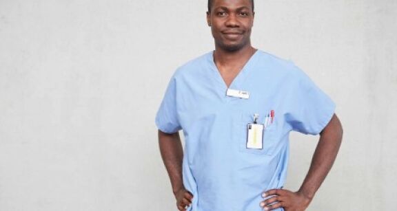 Infirmiers : les aides-soignants exp&eacute;riment&eacute;s bient&ocirc;t form&eacute;s au m&eacute;tier d’infirmier