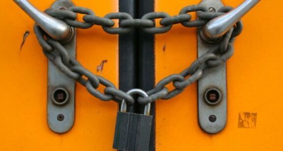 Quand le gouvernement peut-il dissoudre une association ?