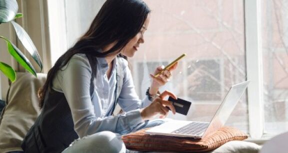 D&eacute;consommation : le e-commerce n’&eacute;chappe pas &agrave; la r&egrave;gle