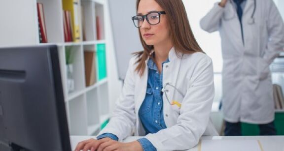 Assistants m&eacute;dicaux : en route vers les 10 000 postes ?