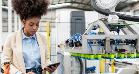 Les Fran&ccedil;ais partag&eacute;s sur les impacts de l’IA sur le travail