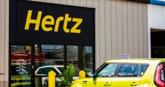 Hertz revend un tiers de sa flotte &eacute;lectrique pour revenir &agrave; l’essence
