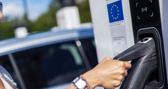 Bornes de recharge &eacute;lectrique : l’Union europ&eacute;enne est dans les clous