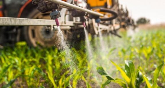 Agriculteurs : prolongation d’un an des certiphytos arrivant &agrave; &eacute;ch&eacute;ance