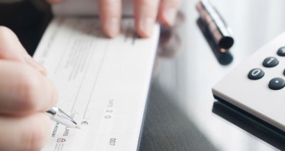 Une secr&eacute;taire peut-elle signer des ch&egrave;ques pour le compte de l’entreprise ?