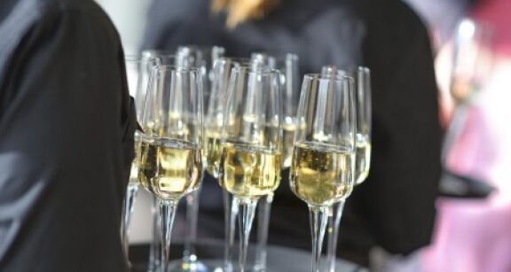 Alcool sur le lieu de travail : que dit la loi ?